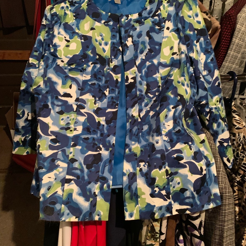 Women’s Bkazers - Picture 11 of 16